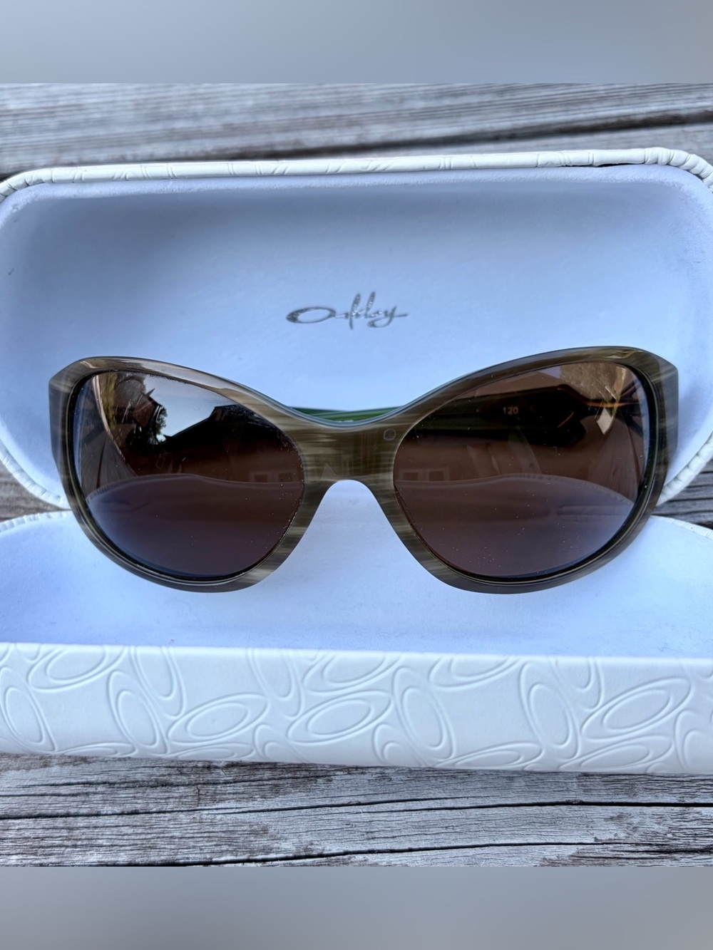 Oakley Women's Abandon Sunglasses in Moss with hard shell case